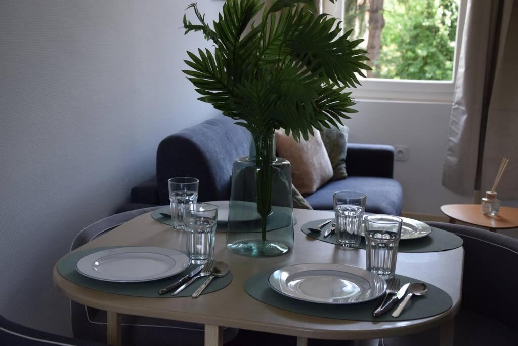 Elegant T2 A Bron, Tramway A 2min, Box Parking, 4personnes Bron