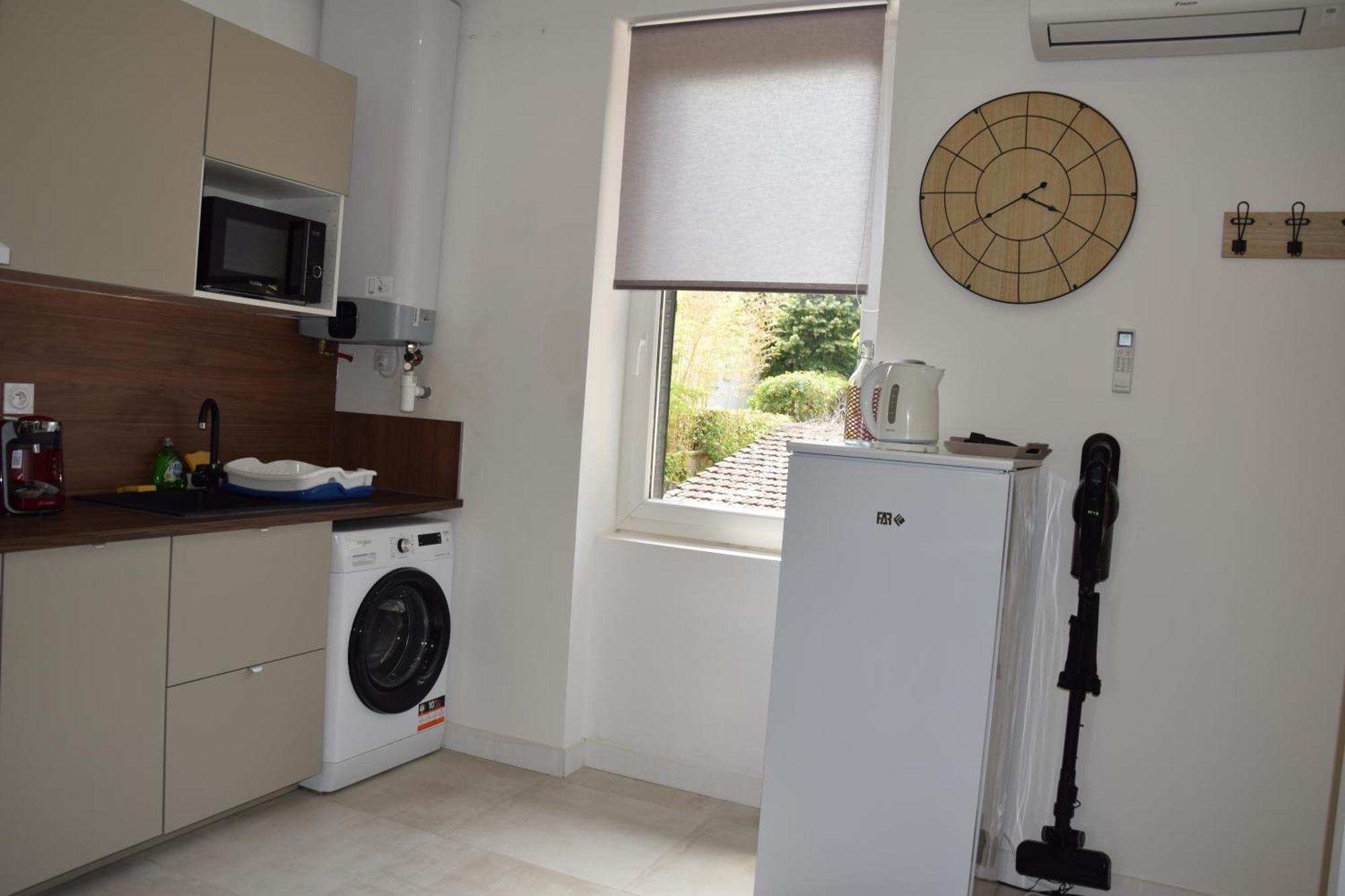 Elegant T2 A Bron, Tramway A 2min, Box Parking, 4personnes Appartement *