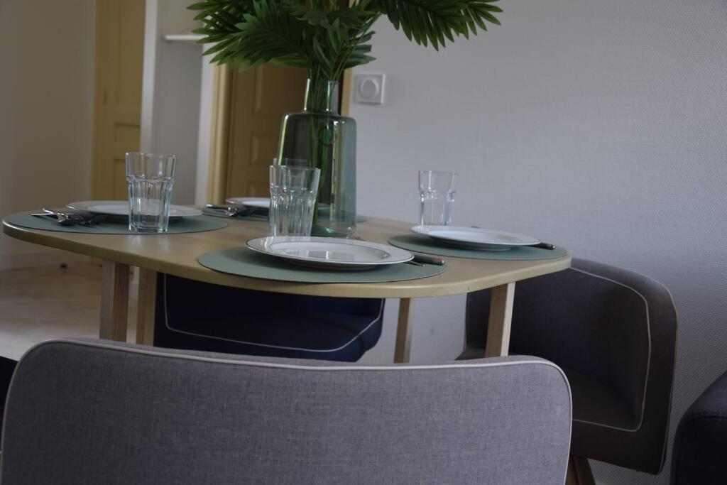 Elegant T2 A Bron, Tramway A 2min, Box Parking, 4personnes *